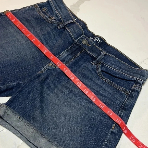 Ann Taylor LOFT  Original jean Shorts. Size 2 - Picture 7 of 8